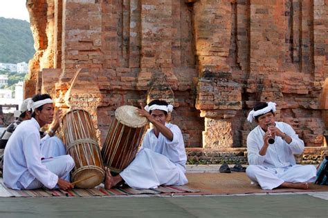 Sự Trỗi Dậy Của Văn Minh Khmer: Chiến Tranh Với Chăm Pa Và Nền Văn Minh Phim Ảnh Từ Thế Kỷ IX